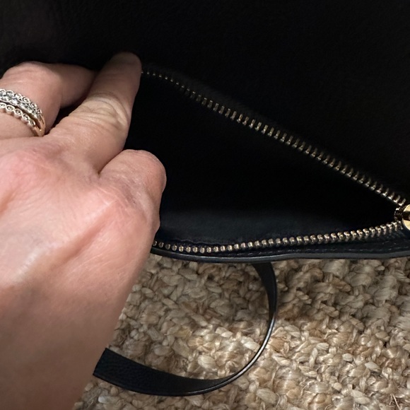 Black Marc Jacobs crossbody purse - Picture 3 of 7